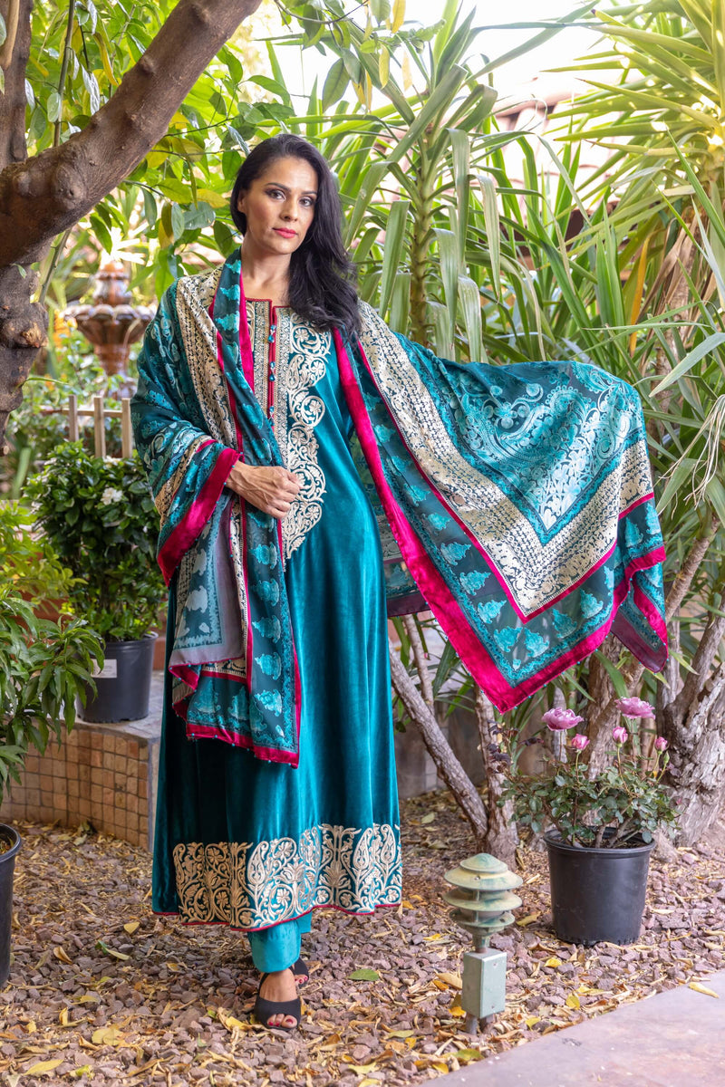 Teel Blue Velvet by khaadi with Golden Embroidery - Trendz & Traditionz Boutique 