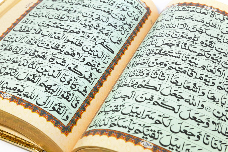 Qur'an with Gold Bookcase - Trendz & Traditionz Boutique 